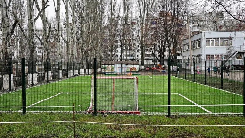 10 мини-футбольных площадок построили в 2025 году в детсадах Самары