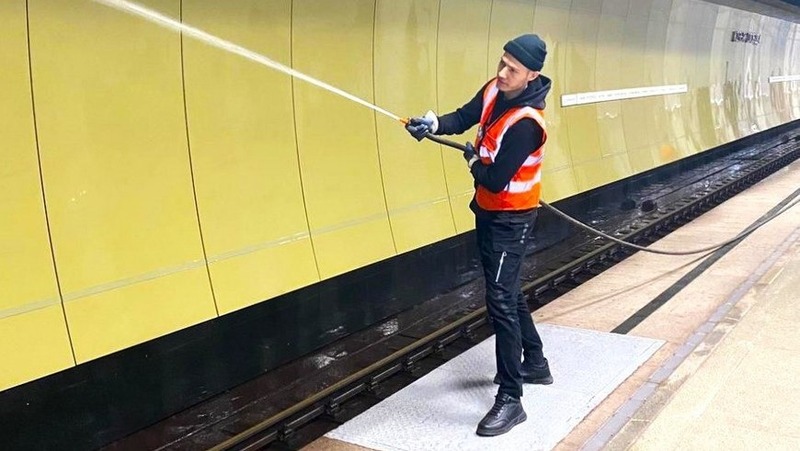 Более 13,5 км тоннелей промыли за 2 недели в казанском метрополитене