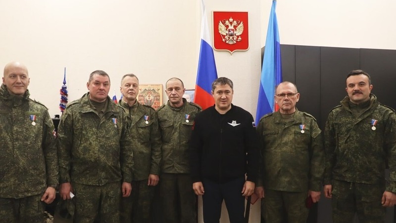 Махонин вручил медали «За заслуги перед Пермским краем» в СеверодонецкеМахонин вручил медали «За заслуги перед Пермским краем» в Северодонецке