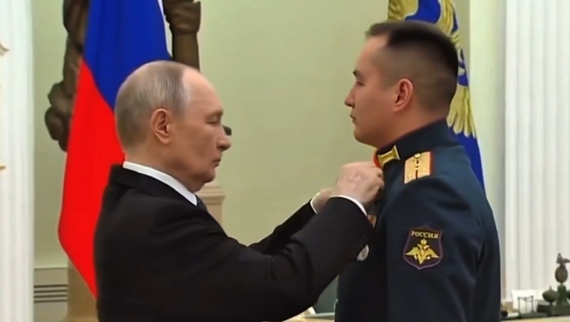 В.Путин вручил медаль «Золотая Звезда» жителю Башкирии за мужество