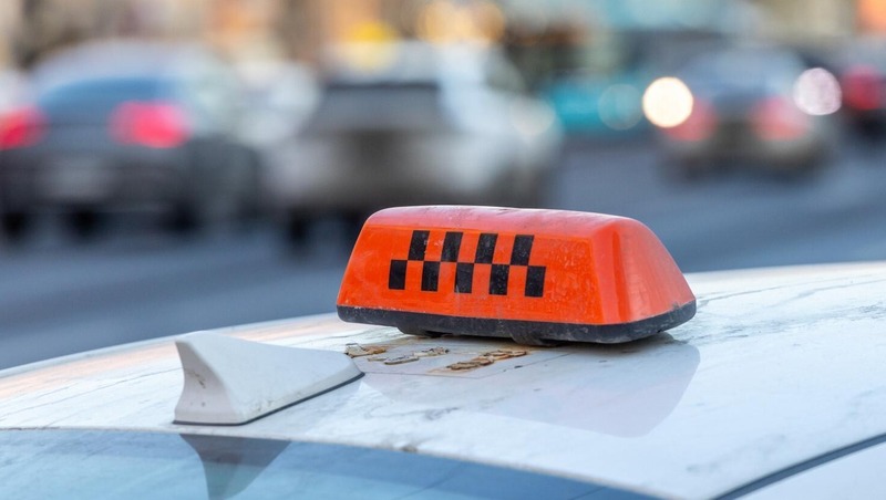 Труп нашли в такси на Морской набережной в Петербурге