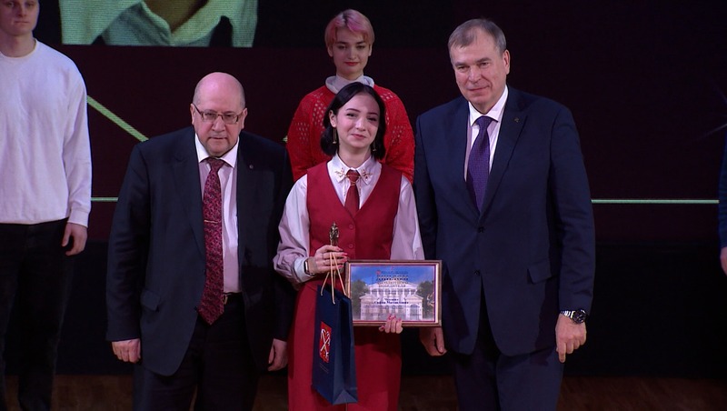 Лучших преподавателей и студентов колледжей наградили в Петербурге