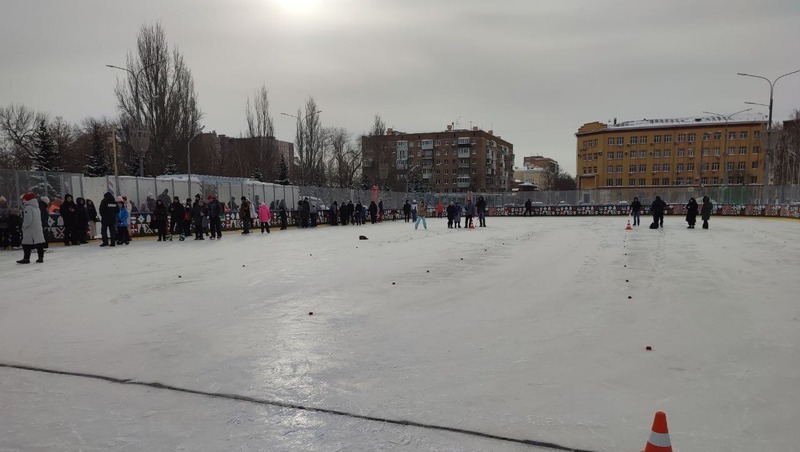 120 спортсменов приняли участие в соревнованиях по конькобежному спорту в Самаре