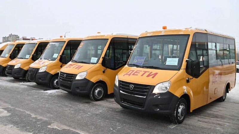 92 новых школьных автобуса направят в образовательные учреждения Омска