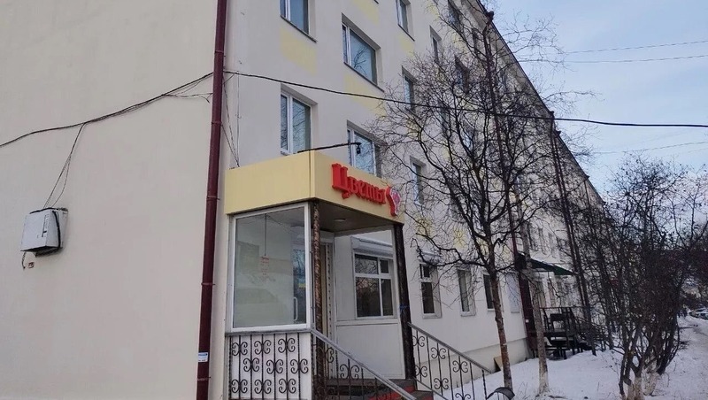 Работы по капремонту фасадов многоквартирных домов завершены на проспекте Карла Маркса в Магадане