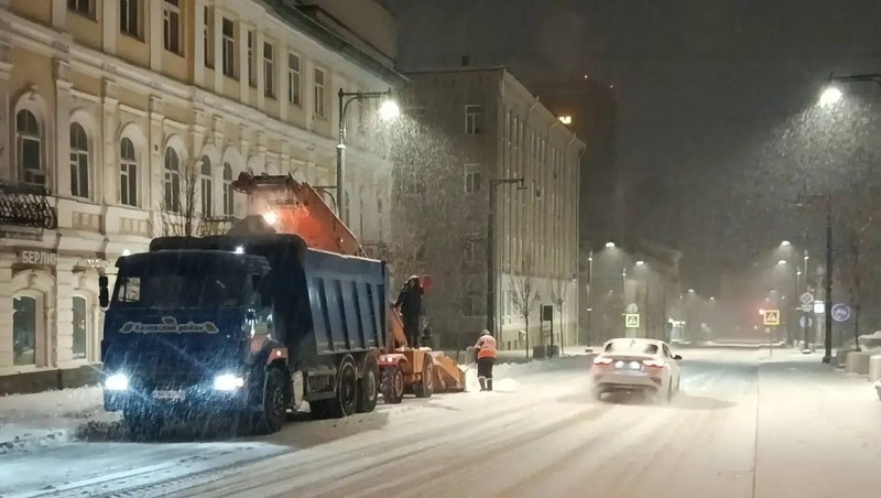 В центре Уфы за ночь сделали 72 рейса по вывозу снега