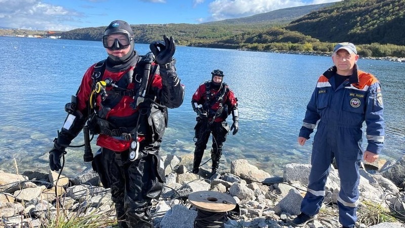 Колымские водолазы провели тренировку среди затонувших подлодок
