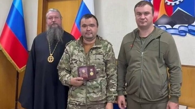  Хоценко вручил региональные награды участникам СВО