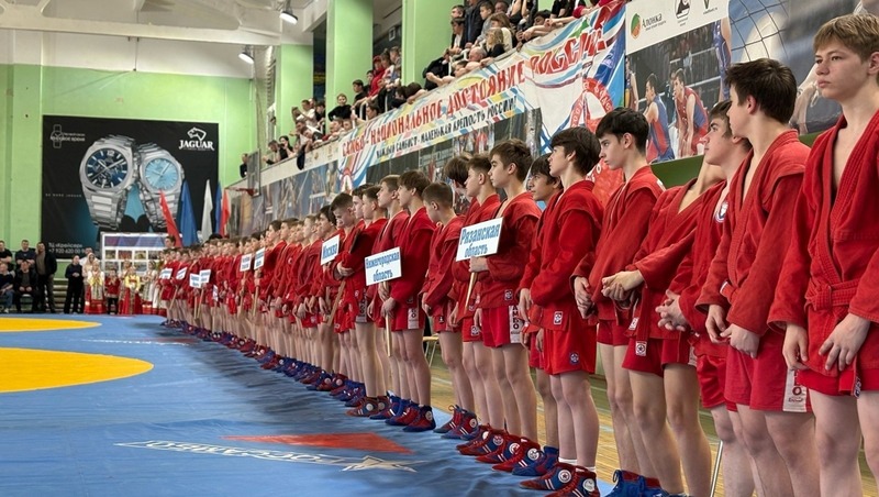 360 спортсменов из 25 регионов приняли участие во всероссийских соревнованиях по самбо во Владимире