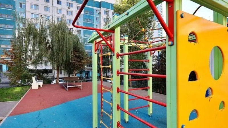 Территорию физкультурного комплекса благоустроят на улице Клинической