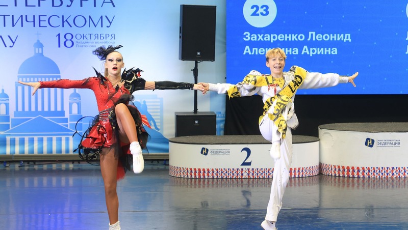 Более 400 спортсменов приняли участие в чемпионате по акробатическому рок-н-роллу в Петербурге