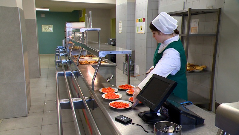 36 млрд руб. направят на организацию бесплатного питания для школьников в Петербурге