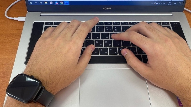 Больше половины омичей используют нейросети в работе