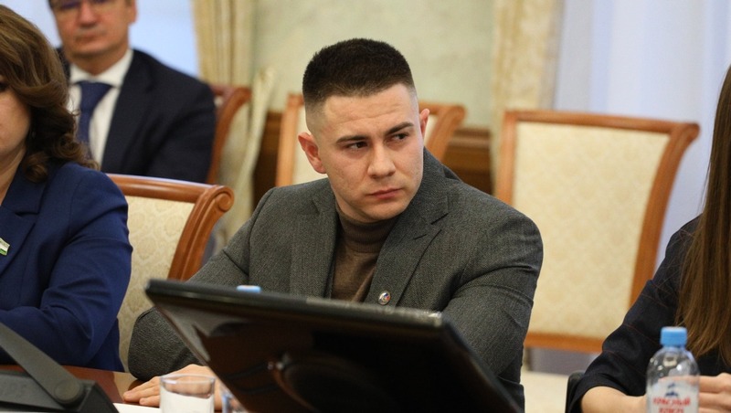 В.Путин включил Рустама Набиева в состав Общественной палаты РФ