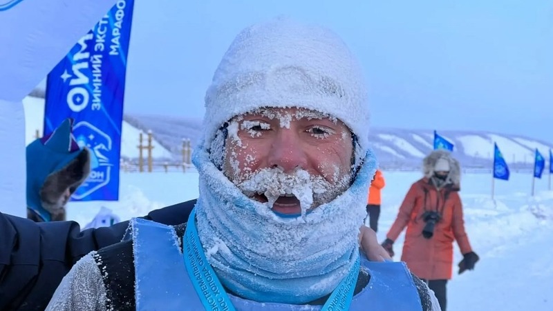 100 человек пробежали зимний марафон на границе с Магаданской областью