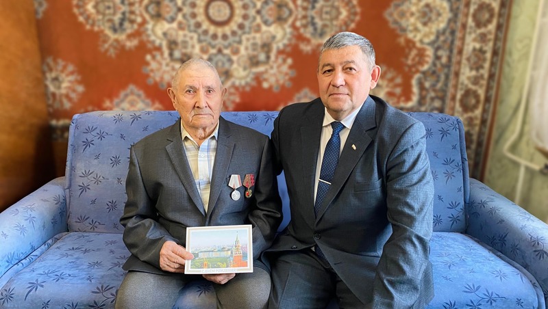 Поздравительные письма от В.Путина вручили трём долгожителям в Уфе