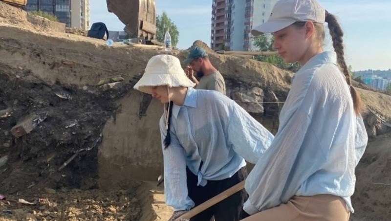 Омские студенты-археологи завершают сезон рекордным количеством артефактов