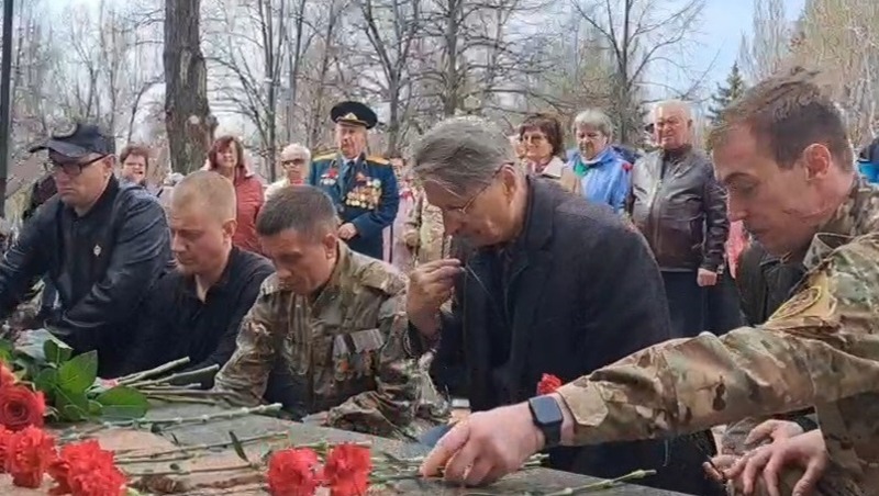 Самарцы возложили цветы в память о жертвах концлагерей в парке Победы