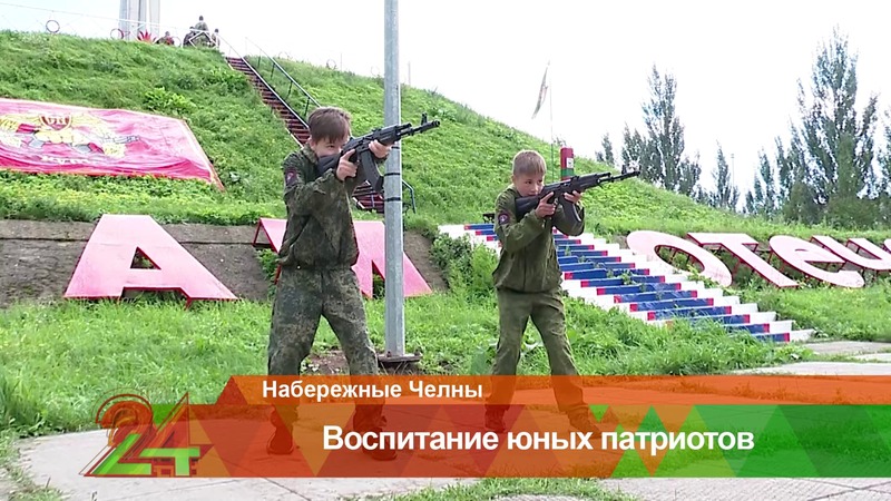 Патриотические показательные выступления школьников состоялись в Челнах