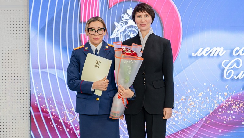 Л. Поликанова вручали награды следователям в честь профессионального праздника