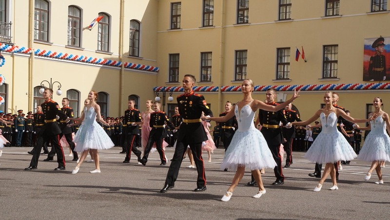 Суворовскому училищу в Петербурге вручили орден Почёта
