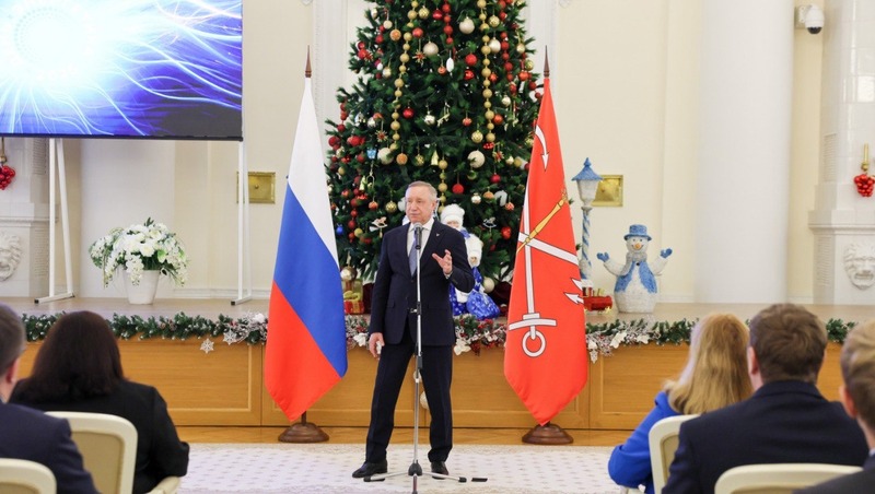 Беглов вручил награды лучшим петербургским энергетикам в Смольном