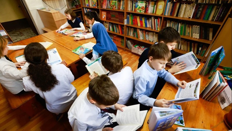 Более 32 тыс. учебников по татарскому языку и литературе передали регионам РФ