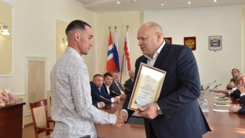 Мэр Шелест поздравил с профессиональным праздником омских дорожников