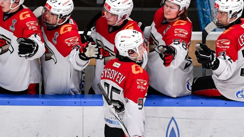 16-летний голкипер «Омских Ястребов» вошёл в историю МХЛ