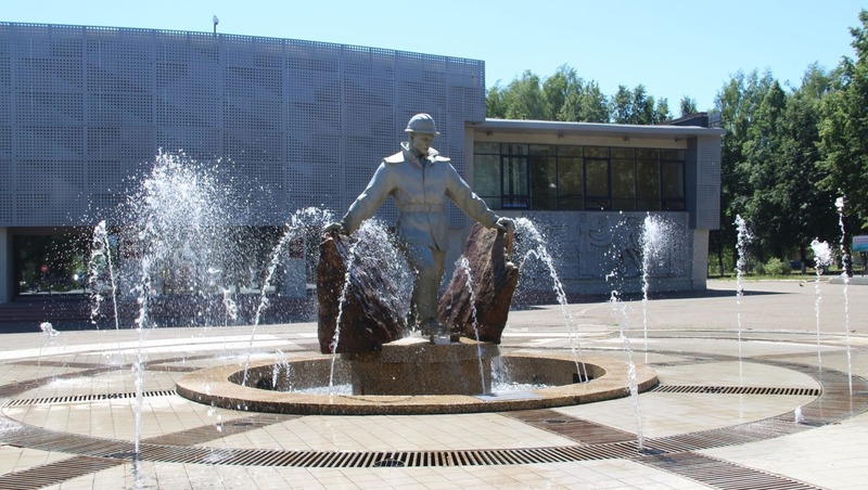 Реконструкцию площади перед Дворцом культуры в Елабуге завершат в августе 2026 года