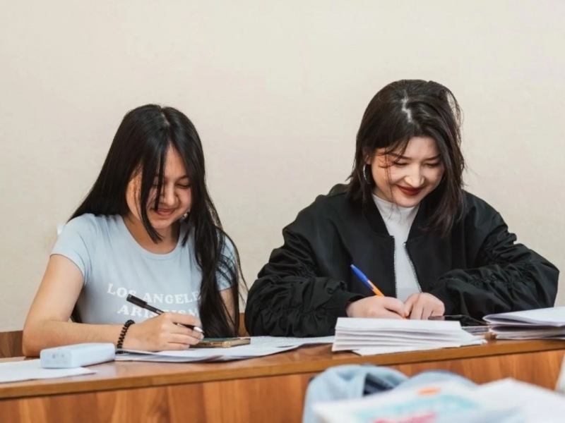 Омский госуниверситет выпускает первых филологов из Китая по программе «двух дипломов»