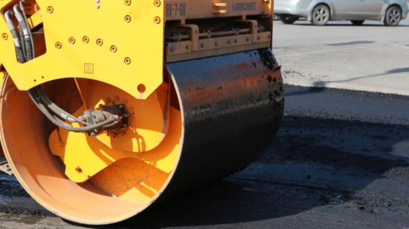 На обустройство дорог Тюкалинского района направят почти миллиард рублей