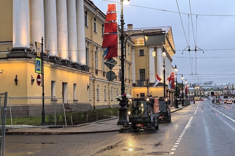 С улиц Петербурга собрали более 180 кубометров мусора после «Алых парусов» 