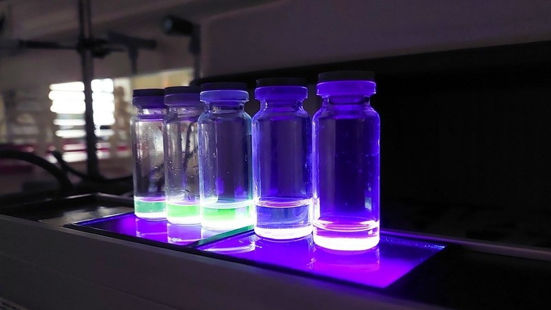 Свердловские ученые создали светящиеся красители из сахара