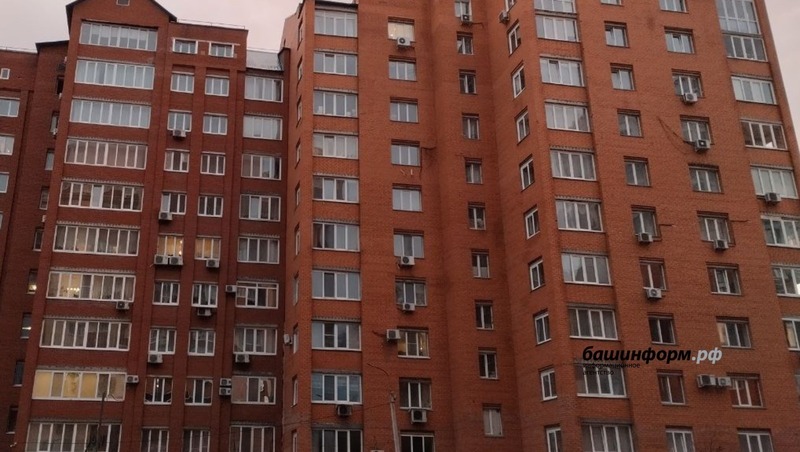 Беспилотник попал в жилой дом в Уфе