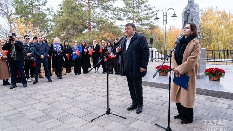 Делегация Китая посетила памятник Конфуцию в Казани