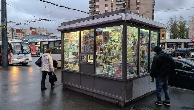 Случаи мошенничества и размещения незаконных киосков участились в Петербурге