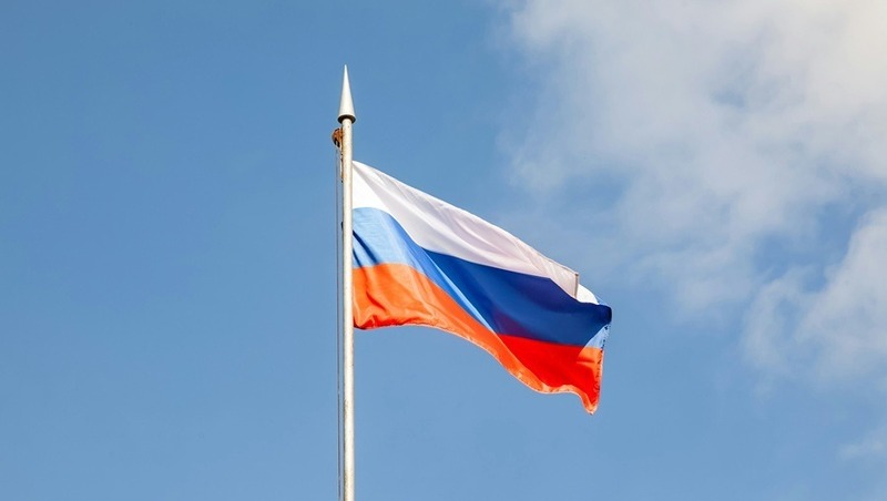 Ленточки с российским триколором раздали на улицах Самары