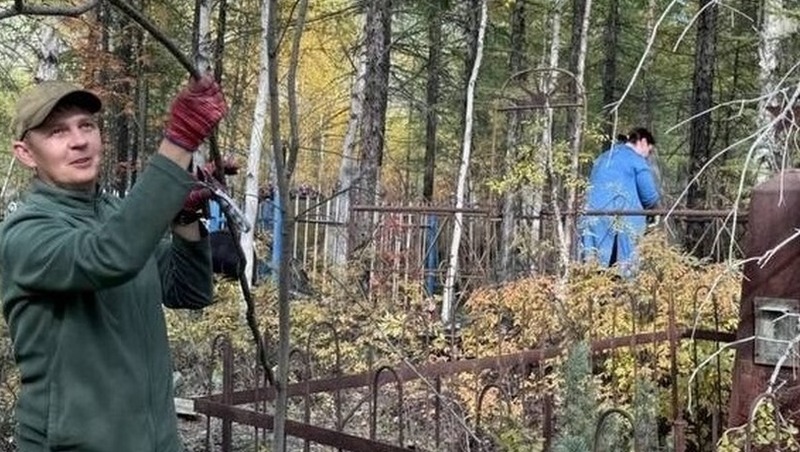 Захоронения ветеранов ВОВ привели в порядок в колымском Ягодном