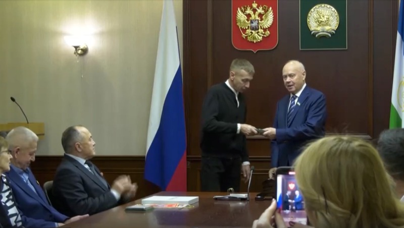 13 активистов ветеранской организации наградили в Госсобрании Башкирии