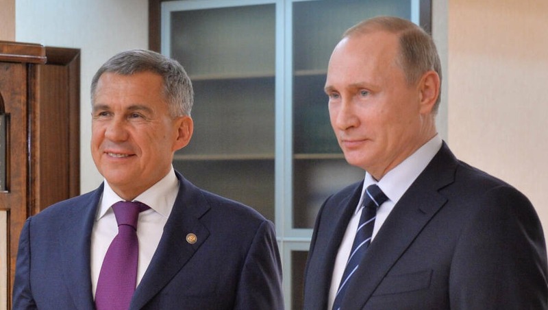 Минниханов поблагодарил Путина за поддержку в сохранении языков народов России