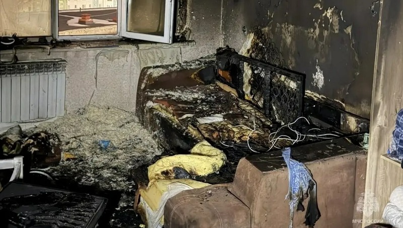 Колымчанин успел покинуть загоревшуюся среди ночи квартиру