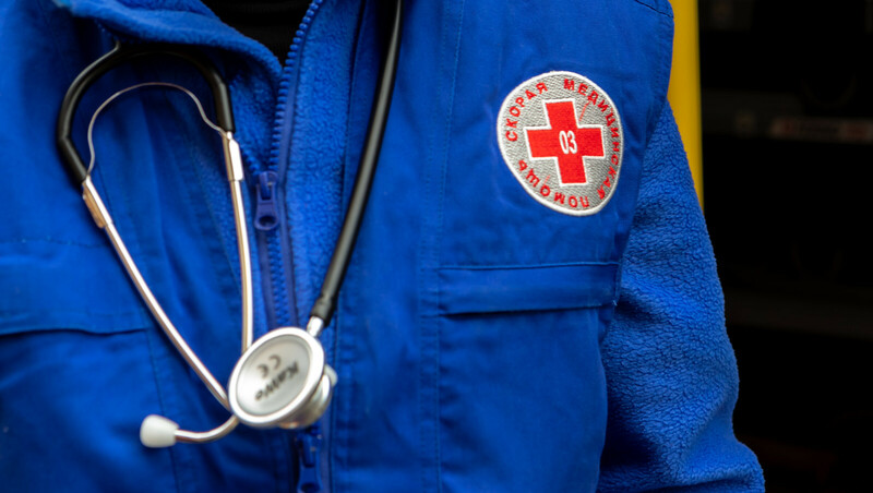 Бездомный напал с секатором на 62-летнюю прохожую в Петербурге