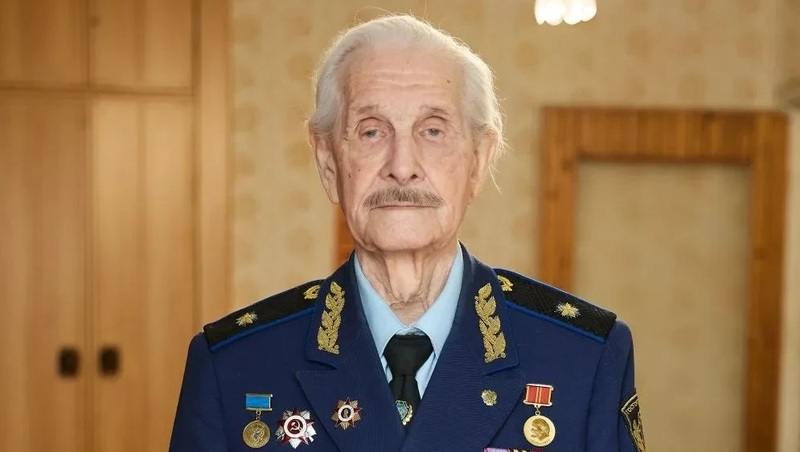 И.Носков поздравил ветерана ВОВ Д. Чибисова с 95-летием