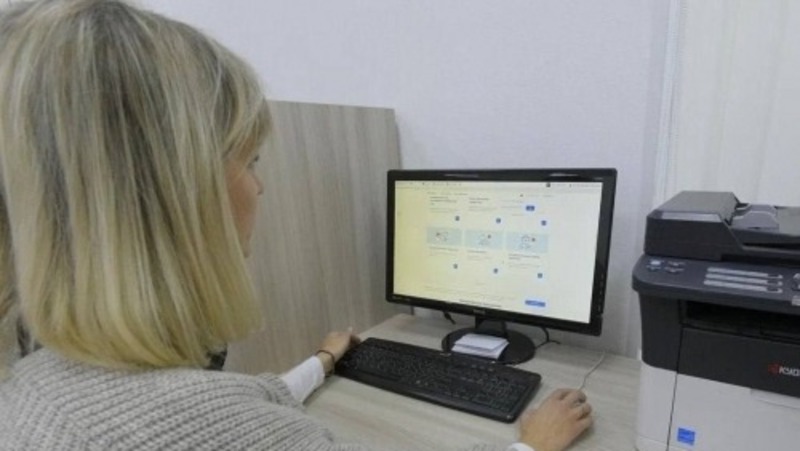 В омских МФЦ запускают онлайн-сурдоперевод для людей с нарушениями слуха