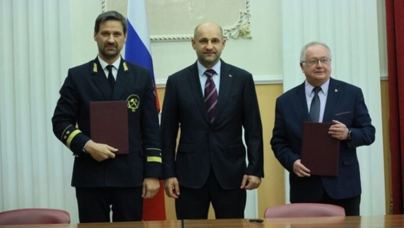 Уральский и донецкий университеты заключили соглашение о сотрудничестве