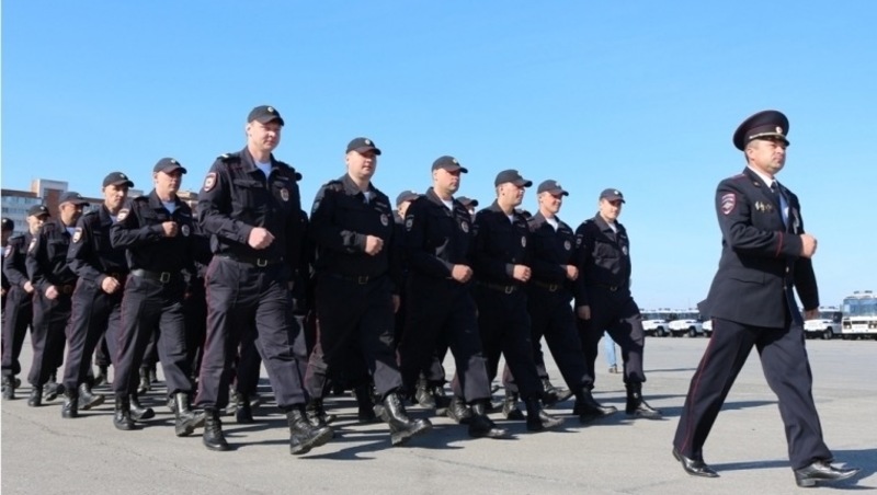 Хоценко и Артемов поздравили сотрудников органов внутренних дел с профессиональным праздником 