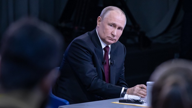 На ПМЭФ-2025 покажут награды отца Владимира Путина