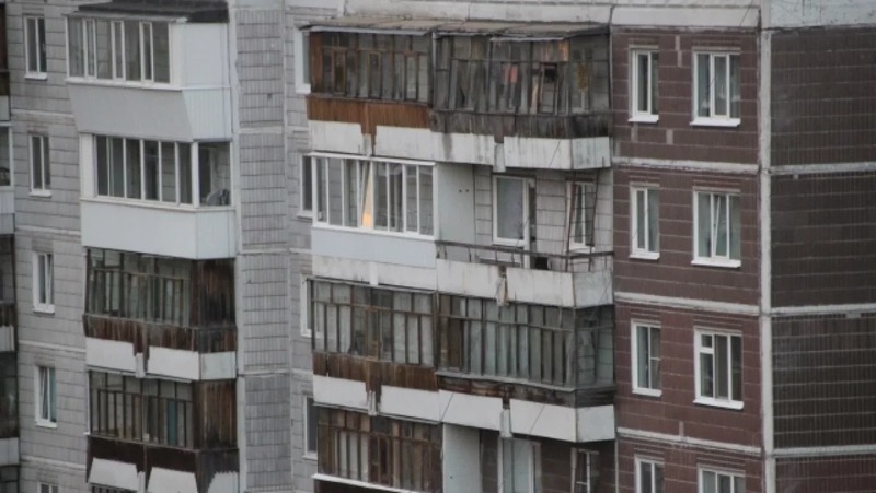 Тело 12-летней девочки нашли под окнами многоэтажки в Перми