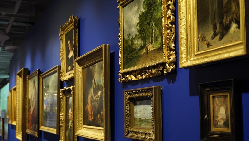 Более 600 экспонатов представлено на выставке о династии Бенуа в Петербурге